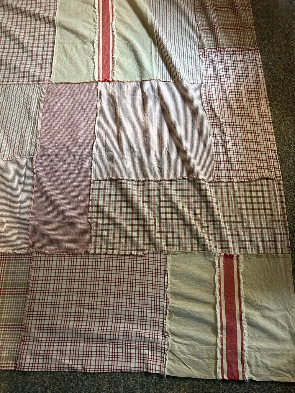 ShowerCurtain Patchwork Cotton Quilt. Red/Cream. Fringy edge front, smooth back.